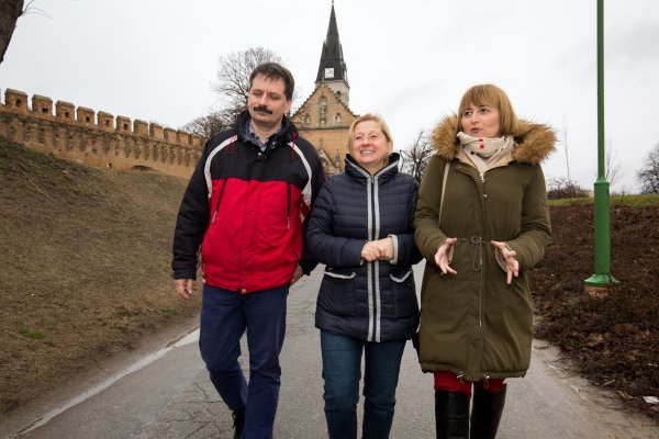Poljski bračni par Hanus u šetnji Ilokom s novinarkom tportala Ivanom Barišić