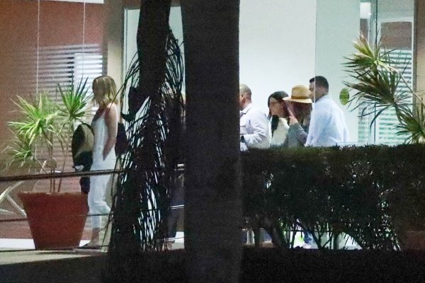 Jennifer Aniston s prijateljicama na kraju je sretno stigla u Cabo San Lucas