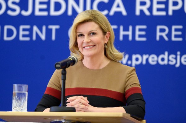 Kolinda Grabar-Kitarović u crnoj midi haljini