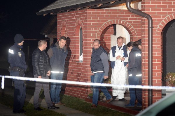 Policija u kući u Palovcu u kojoj je pronađen leš