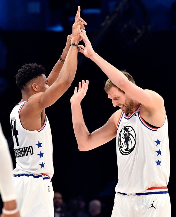 Giannis Antetokounmpo i Dirk Nowitzki