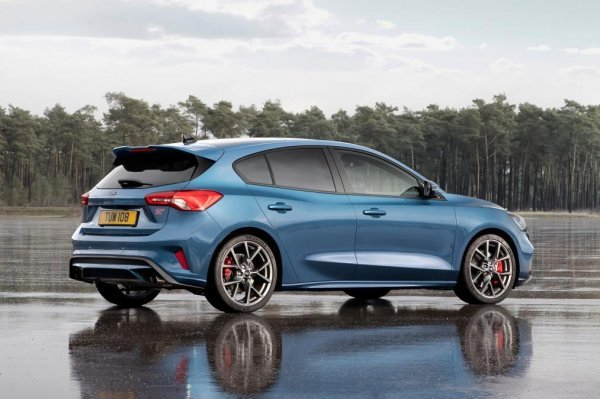 Ford Focus ST - pogled sa strane