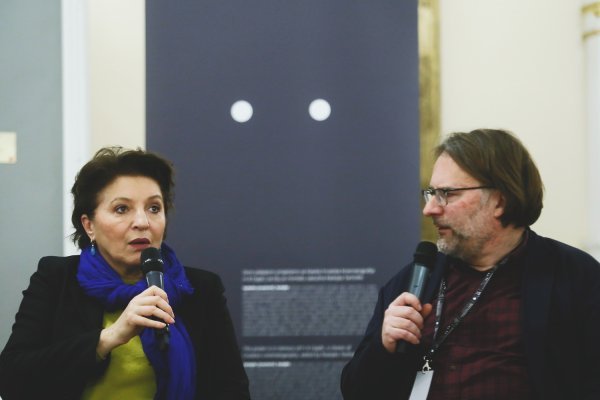 Gostujući nedavno u Zagrebu, Mirjana Karanović razgovarala je s redateljem Hrvojem Hribarom na konferenciji o ženama u filmskoj industriji