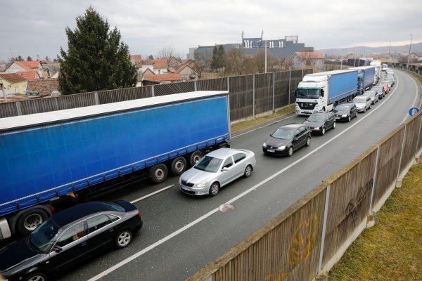 Gužva na granici zbog pada informatičkog sustava