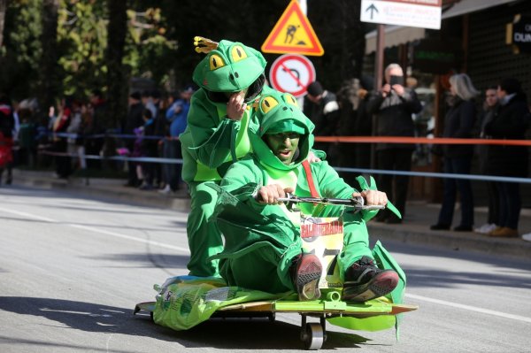 Opatija: Balinjerada, uzbudljiva utrka maškara na vozilima s kugličnim ležajevima