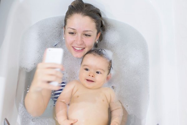 Djecu mlađu od dvije godine majke često i nepromišljeno stavljaju na društvene mreže
