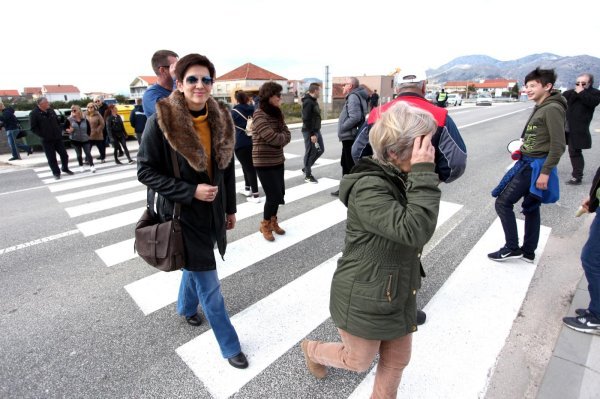 Stanovnici Opuzena prosvjedom "Sinovi i kćeri Neretve" traže bolje zdravstvo