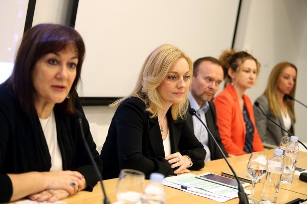 Davor Škrlec s kolegicama europarlamentarkama