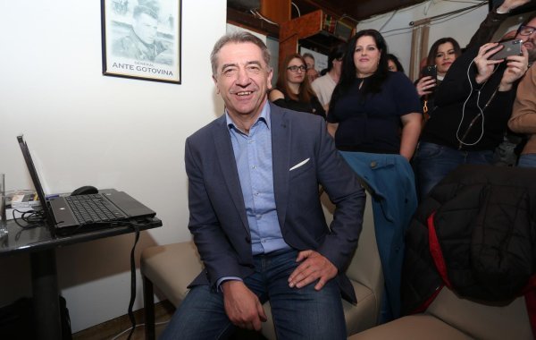 Gospić: Darko Milinović u svom stožeru prati rezultate prijevremenih izbora