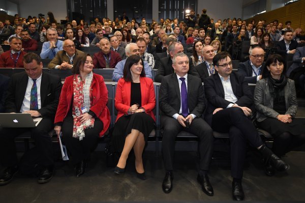 Blaženka Divjak i Darko Horvat ugostili šesteročlanu delegaciju Europske svemirske agencije