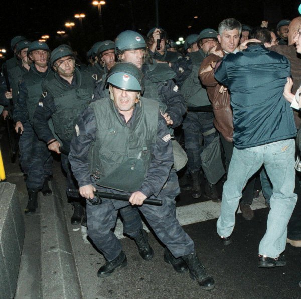 Zoran Đinđić na prosvjedima protiv Miloševićeva režima