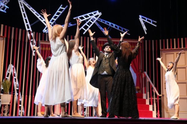 Andrea Tich, Ivna Bruck, članice baleta