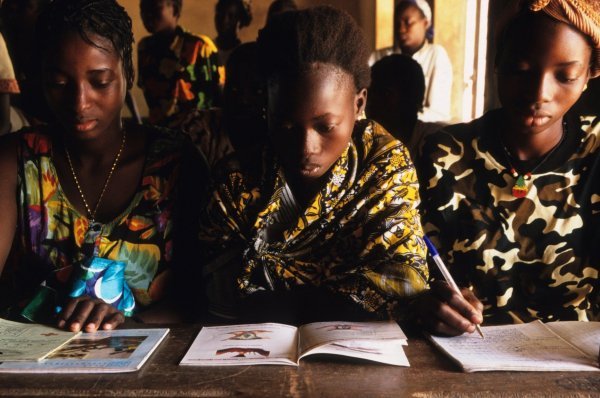 U Africi djevojke poučavaju strahotama FGM-a