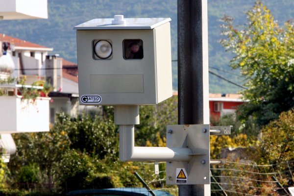 Policijska kamera koja snima prekoračenje brzine