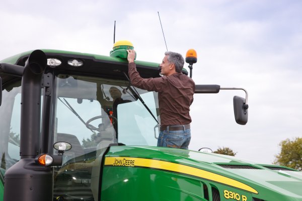 John Deere tjera kupce da se odreknu prava na popravak njegovih traktora kod neovlaštenih mehaničara