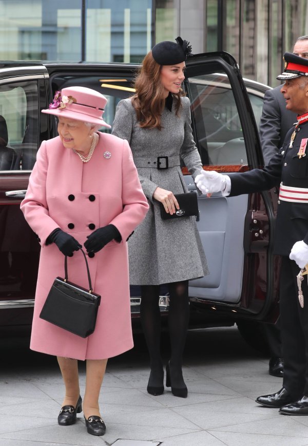Kraljica Elizabeta II. i Kate Middleton