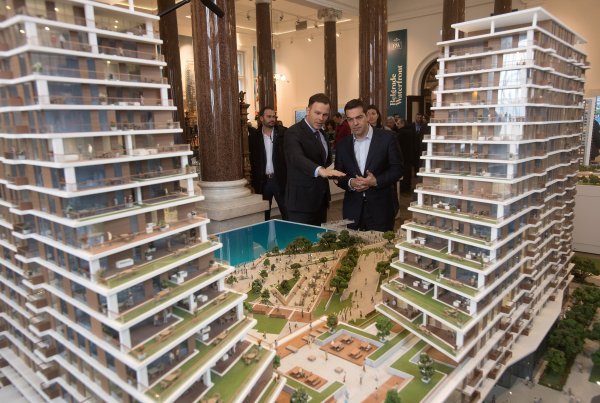 Alexis Tsipras u obilasku makete projekta 'Beograd na vodi' u veljači 2017.