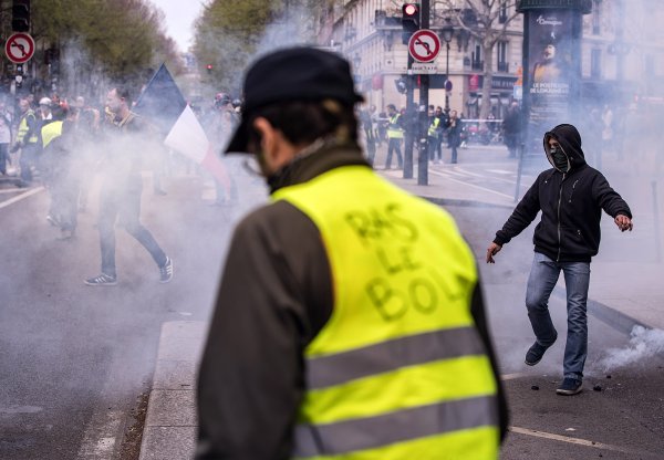 Prosvjed žutih prsluka u Parizu