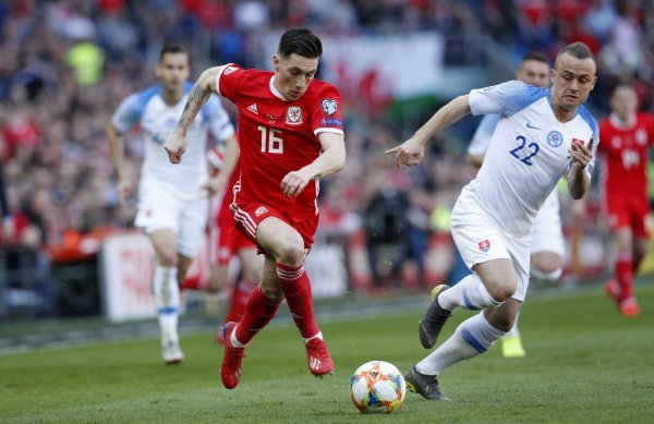 Wales (Harry Wilson) - Slovačka (Stanislav Lobotka)