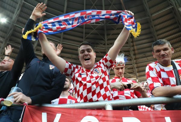 Navijači spremni za kvalifikacijsku utakmicu između Mađarske i Hrvatske