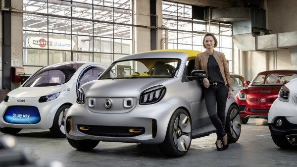 Katrin Adt, šefica Smarta, uz modele vision EQ fortwo, forease+, forvision, forstars i fourjoy