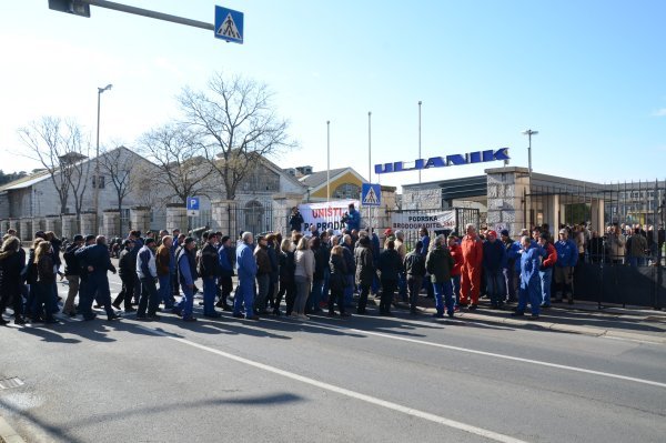 Radnici Uljanika blokirali promet
