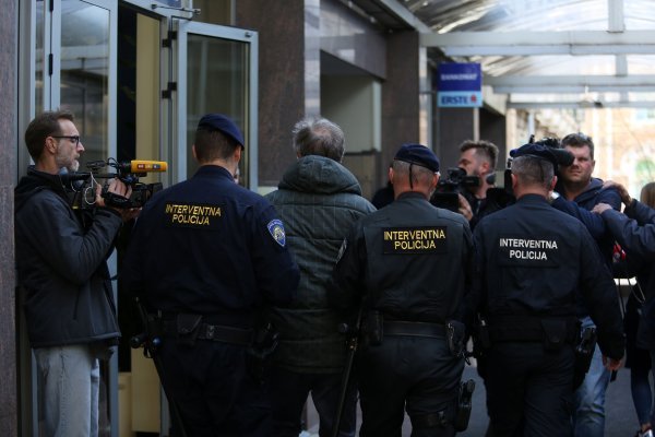 Rijeka: Policija dovodi uhićene u akciji Uljanik na ispitivanje u DORH