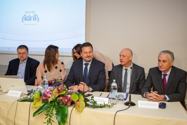 Sastanak ministra Lovra Kuščevića s predstojnicima državne uprave