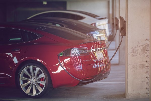 Punjenje električnih automobila omogućeno je na svakom koraku