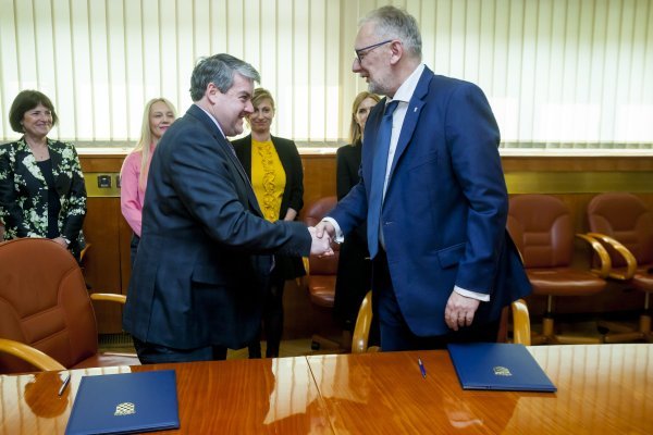 Potpisivanje ugovora u MUP-u