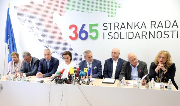 "Kad posao vode podobni, a ne sposobni: Tko se nije skrio, magarac je bio"