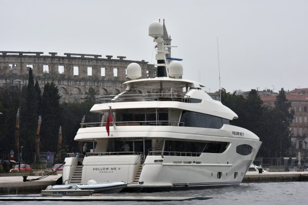 Jahta Follow Me V uplovila u Pulu