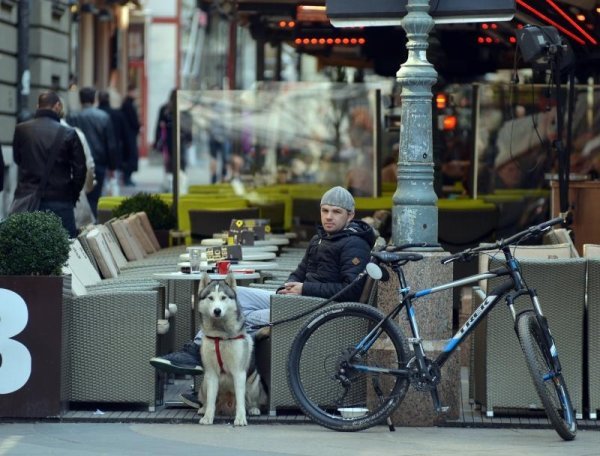 Građani uživaju u sunčanom i toplom danu (5)