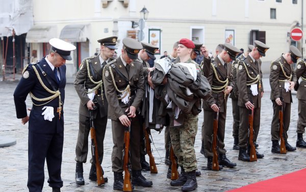 Pripreme uoči ceremonije službenog dočeka kineskog premijera Lija Keqianga ispred Banskih dvora