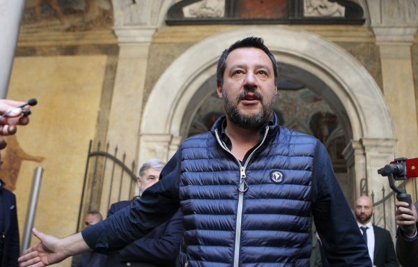 Matteo Salvini tvrdi da je Sea Watch piratski brod