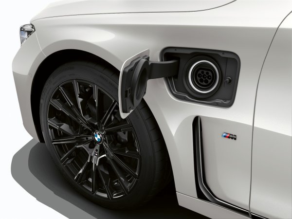 BMW 745e na električni pogon