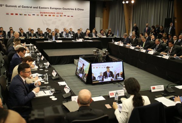 Plenarna sjednica 8. sastanka predsjednika vlada zemalja srednje i istočne Europe i Kine