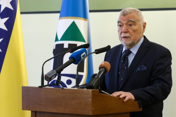 Stjepan Mesić ipak primio nagradu Počasnog građanina Sarajeva