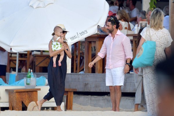 Eva Longoria i Jose Baston sa sinom na St. Bartsu