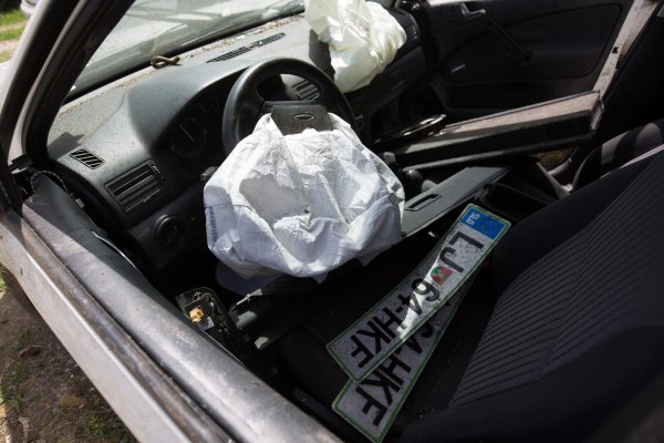 Automobil Škoda Octavia u kojoj je noćas u prometnoj nesreći na autocesti kod Bošnjaka poginulo četvero putnika