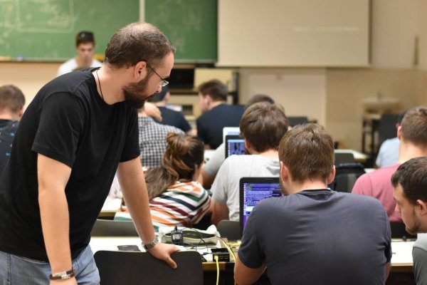 Workshop on Embedded Systems na zagrebačkom FER-u prilika je da se studenti pozabave praktičnim rješenjima problema