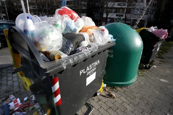 Koliko će smeća završiti pored kontejnera na ulici?