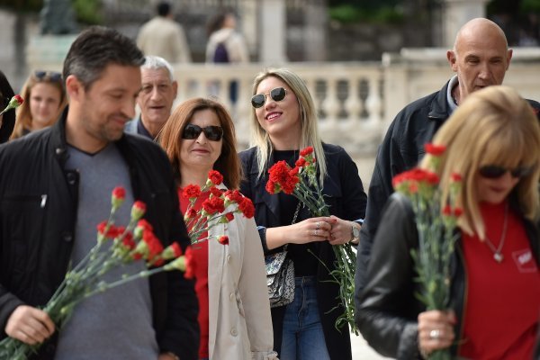 Zadarski SDP povodom praznika rada građanima dijelio karanfile