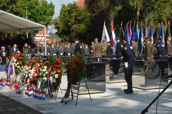 Okučani: Kolinda Grabar-Kitarović i Jandroković na obilježavanju obljetnice 'Bljeska'