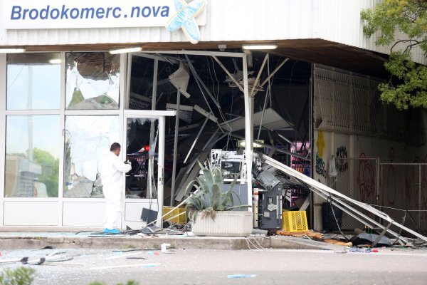 Bankomat dignut u zrak u Kostreni