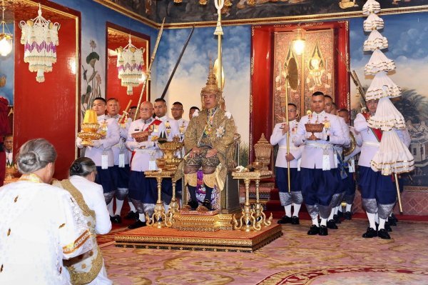Bangkok: Okrunjen tajlandski kralj Maha Vajiralongkorn