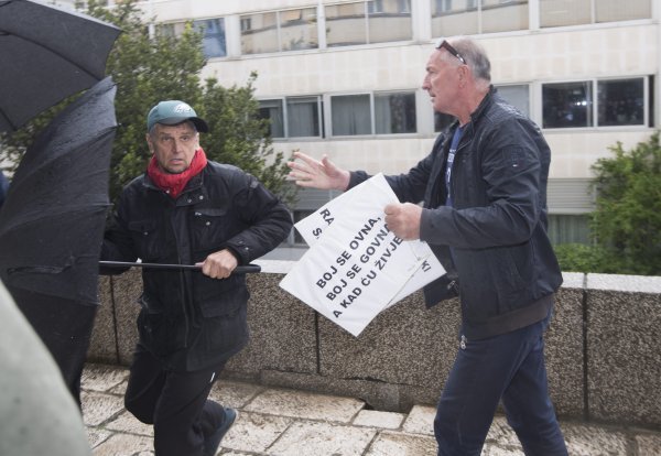 Incident na proslavi 28. godisnjice prosvjeda ispred zgrade Banovine protiv okupacije Republike Hrvatske od strane JNA