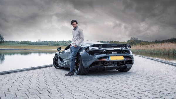 Carlos Sainz jr. je odabrao McLaren 720 S Coupé za vožnju do posla i natrag