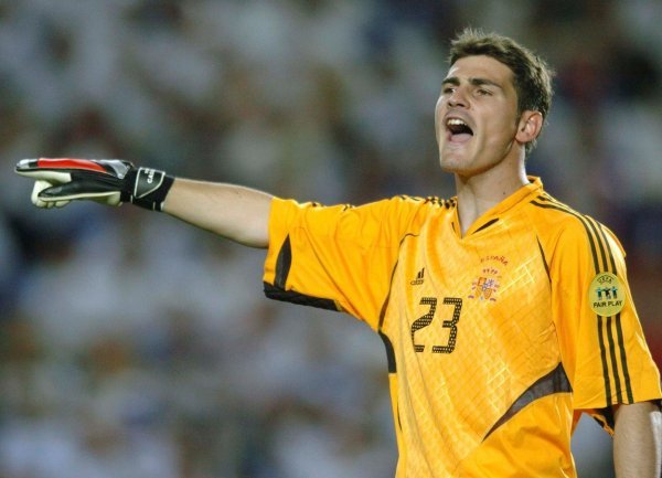 Iker Casillas u dresu španjolske reprezentacije 2004. godine