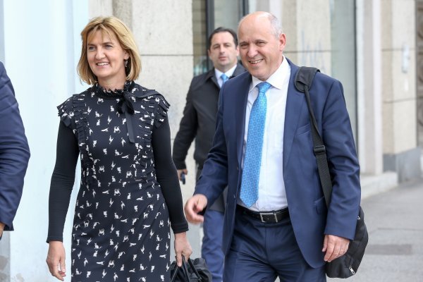 Dolazak članova na sjednicu Predsjedništva HDZ-a i Nacionalnog vijeća